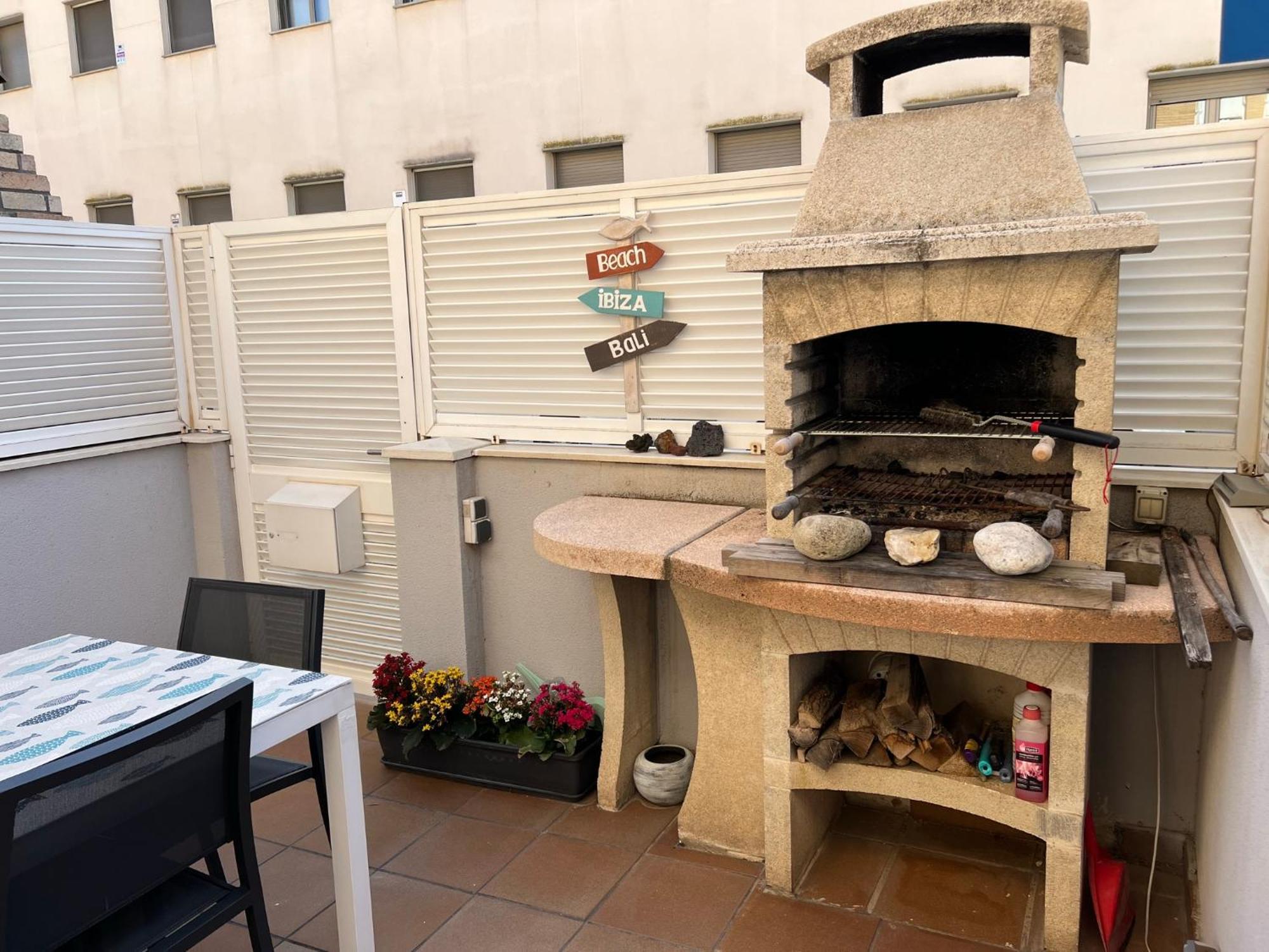 Cozy Beach House With Pool & Bbq Кубельес Экстерьер фото
